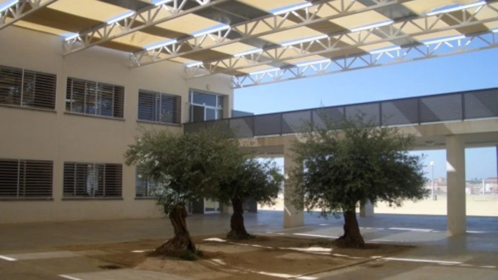 dónde trabajan los auxiliares de la junta de andalucía centros de enseñanza