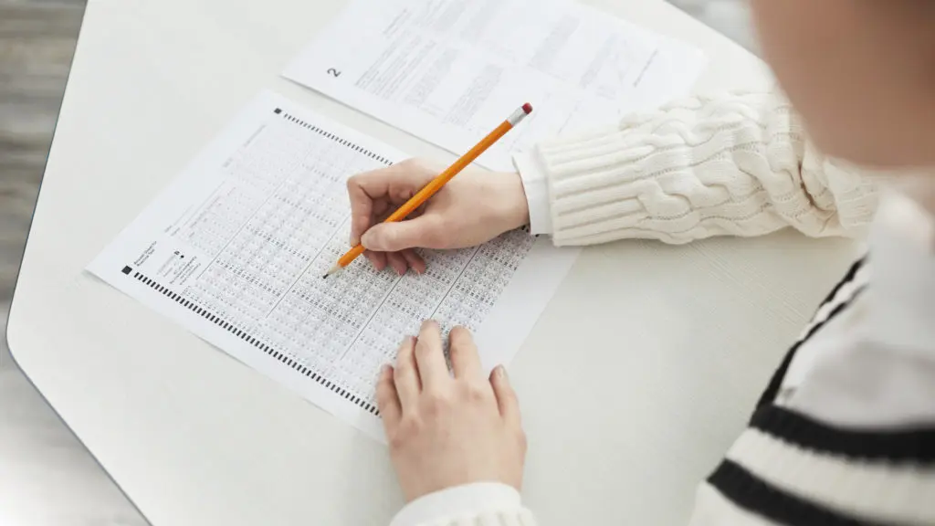 primer examen prueba teórica de las oposiciones a auxiliar administrativo de la comunidad de madrid