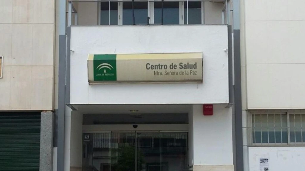 dónde trabaja un auxiliar de la junta de andalucía centro de salud
